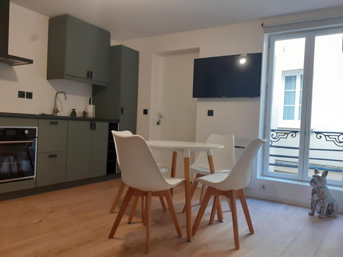 Saint-Germain-En-Laye: Grand Studio En Centre Ville A 2 Minutes Du Rer Exterior foto