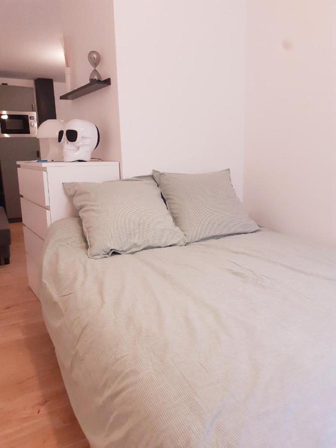 Saint-Germain-En-Laye: Grand Studio En Centre Ville A 2 Minutes Du Rer Exterior foto