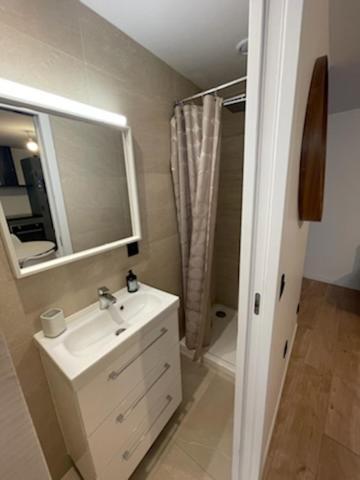 Saint-Germain-En-Laye: Grand Studio En Centre Ville A 2 Minutes Du Rer Exterior foto